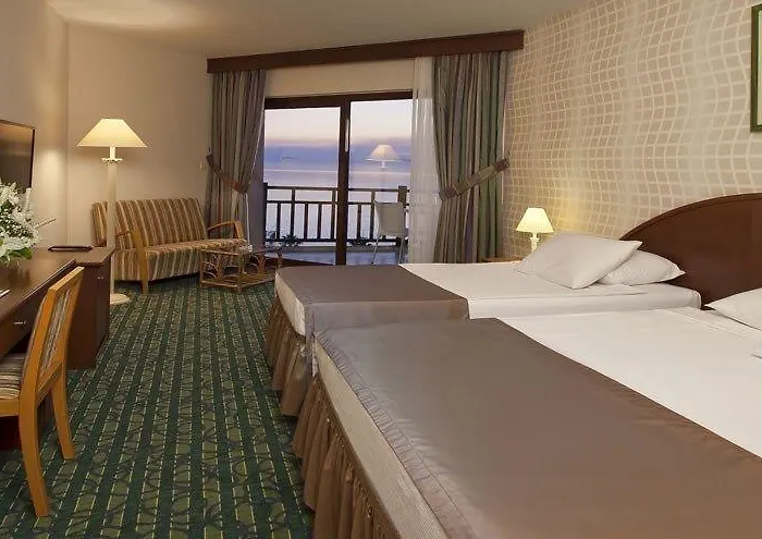 Justiniano Park Conti 4* Okurcalar
