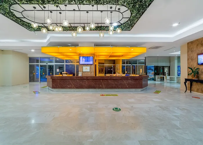 Justiniano Park Conti 4* Okurcalar