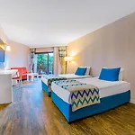 Justiniano Park Conti Okurcalar