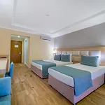 Justiniano Park Conti 4* Okurcalar