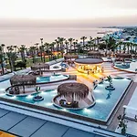Justiniano Park Conti Resort
