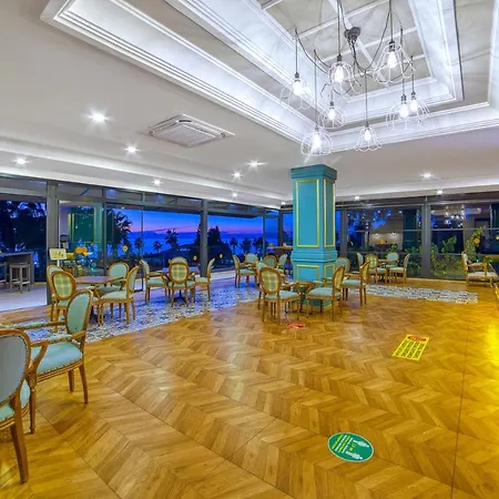 Rezort Justiniano Park Conti 5*