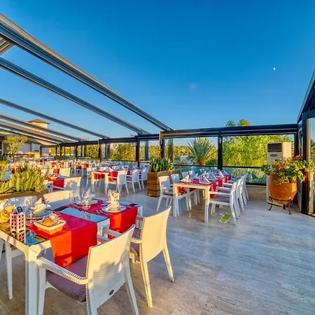 Justiniano Park Conti Rezort 5*