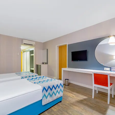 Complex Justiniano Club Park Conti Okurcalar