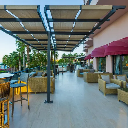 Justiniano Park Conti Rezort Okurcalar