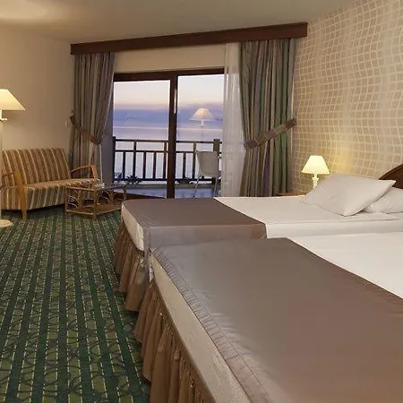 Justiniano Park Conti 5* Okurcalar