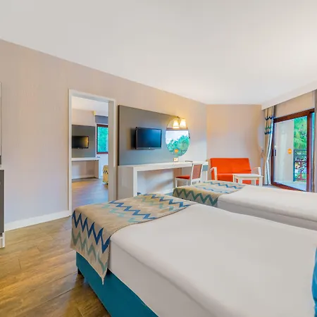 Rezort Justiniano Park Conti