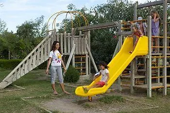 Justiniano Park Conti Θέρετρο